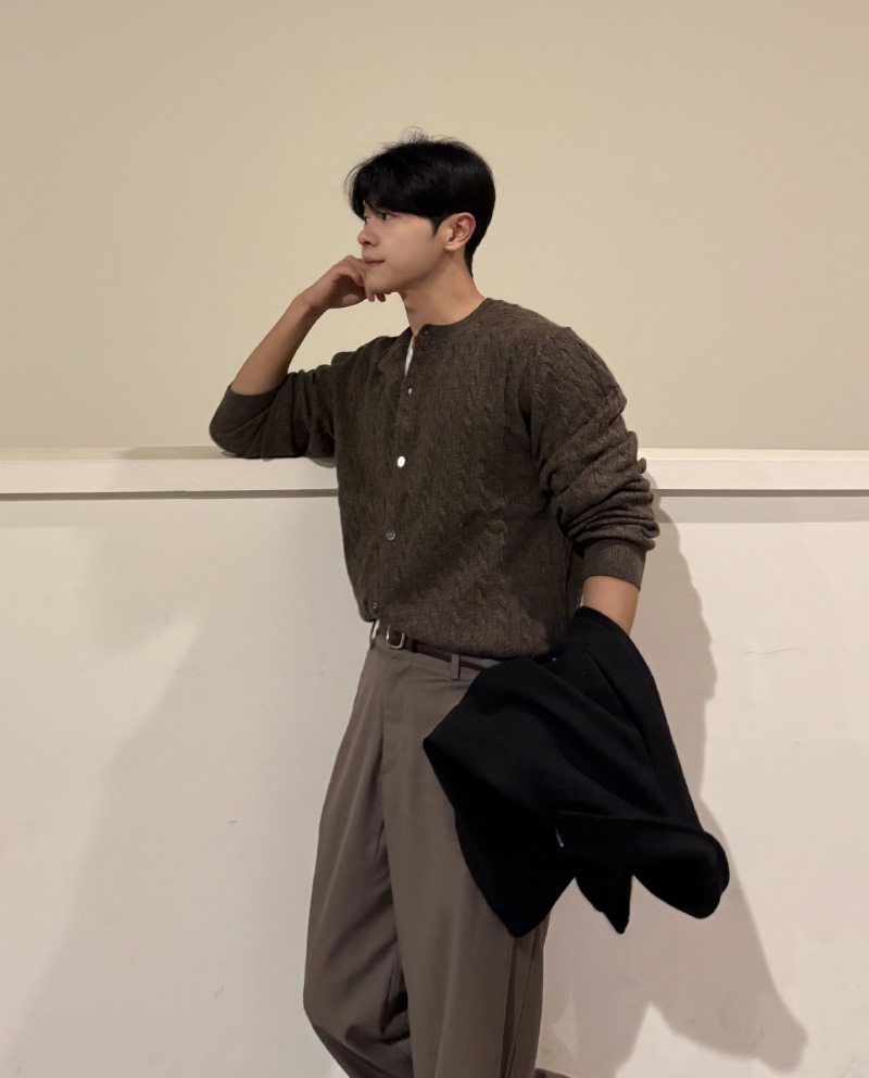 로건 가디건.jpg