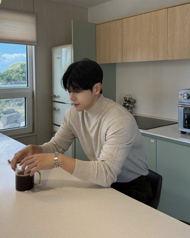 제론 반목티.jpg